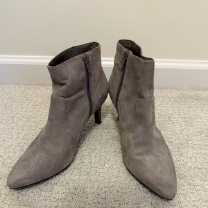 Naturalizer Nadine Ankle Bootie Gray Suede Size 6.5 Winter Holiday Party Work